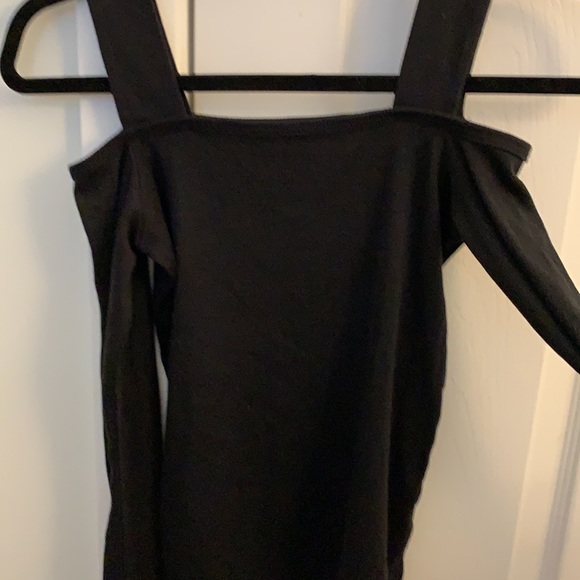 Size 4, off the shoulder long sleeve - Picture 2 of 2